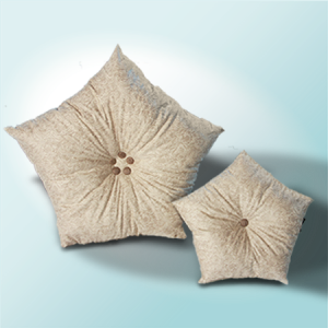 Sofakissen Kombi Form Berlin und Pisa in Dalmatinerfell mit roten Knöpfen